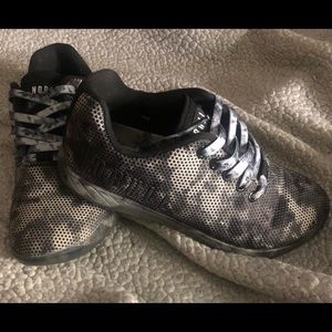 NO BULL WOMEN’S  TRAINER SIZE 8